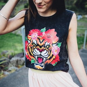 DISTRESSED FLORAL TIGER 1